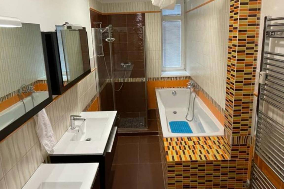 90 M² Apartamento ∙ 2 Habitaciones ∙ 4 Huéspedes - Bratislava