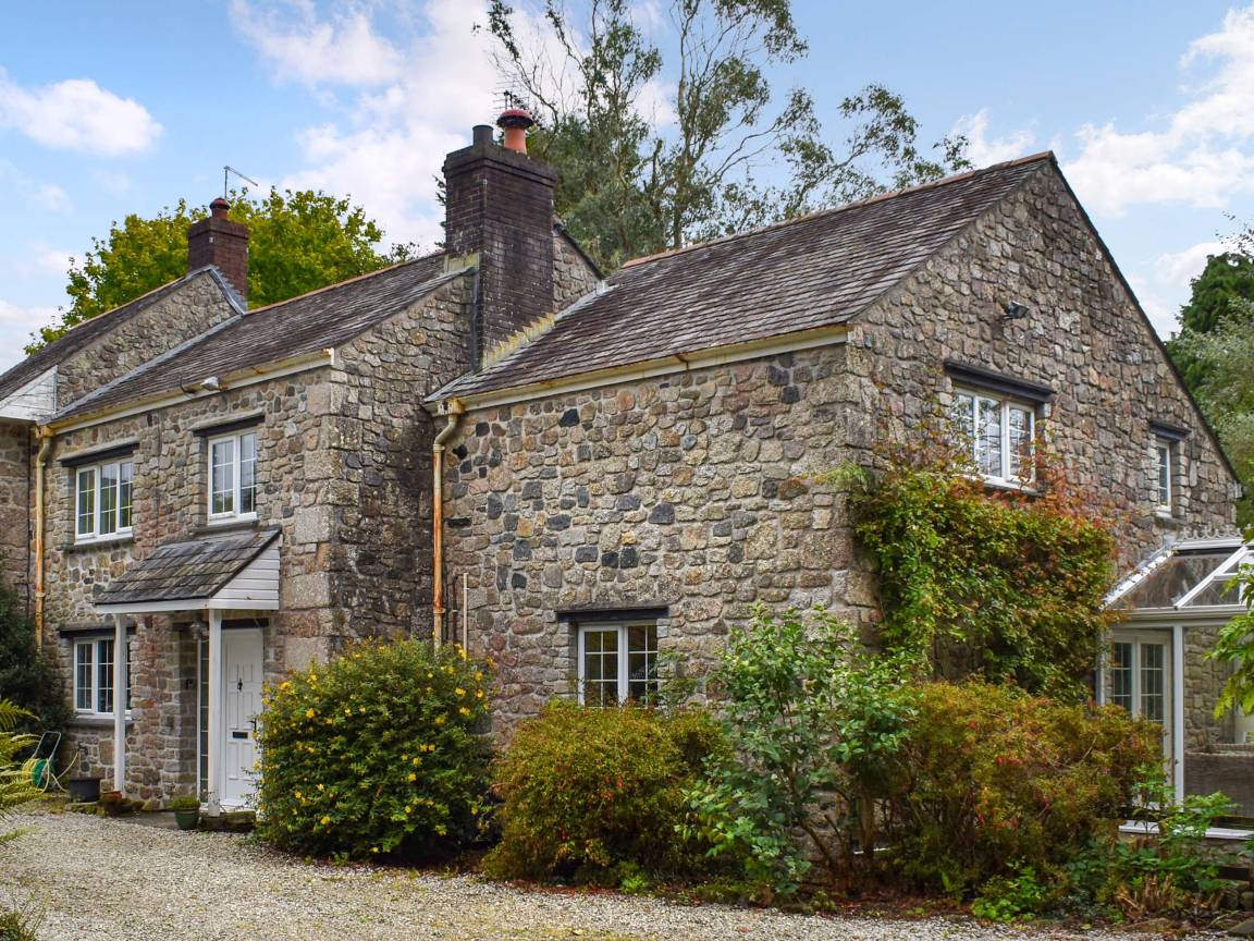 Cottage ∙ 4 Bedrooms ∙ 9 Guests - St Austell