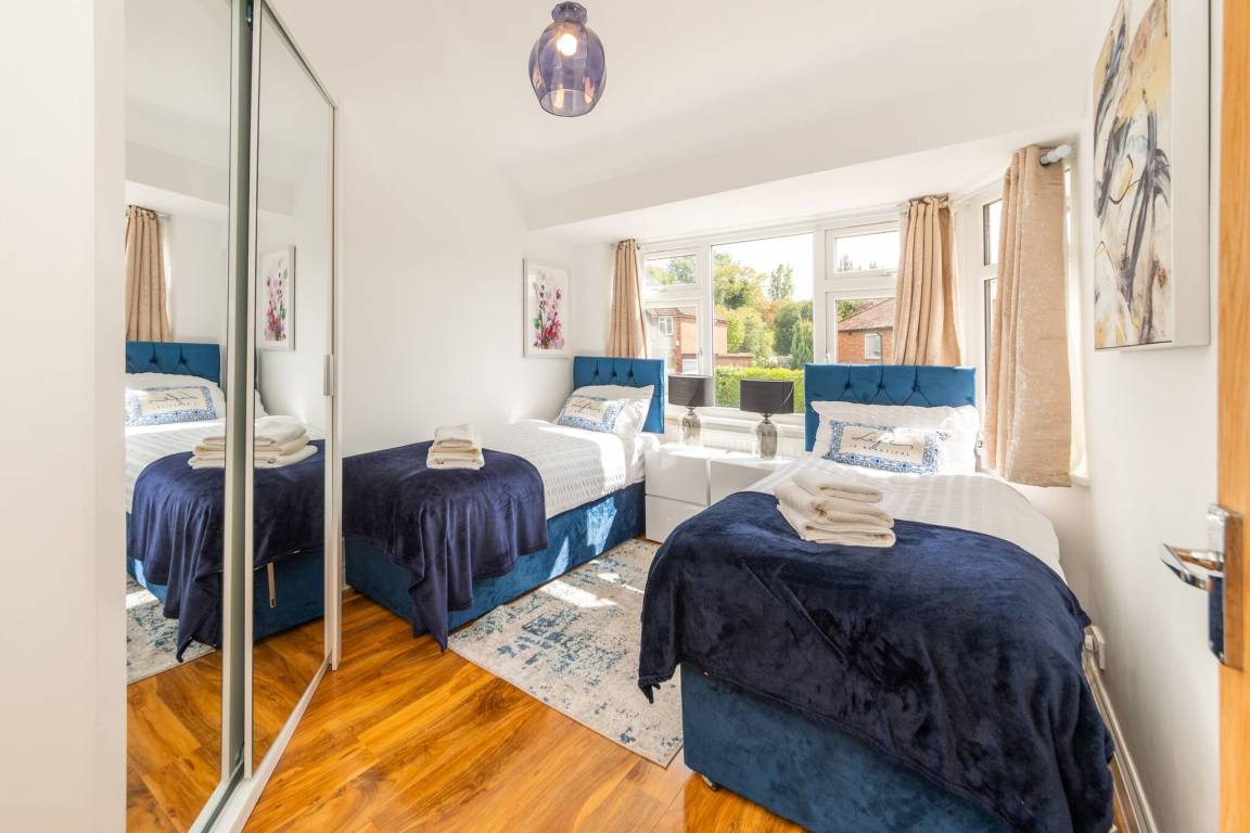 123 M² House ∙ 5 Bedrooms ∙ 1 Guest - Reading