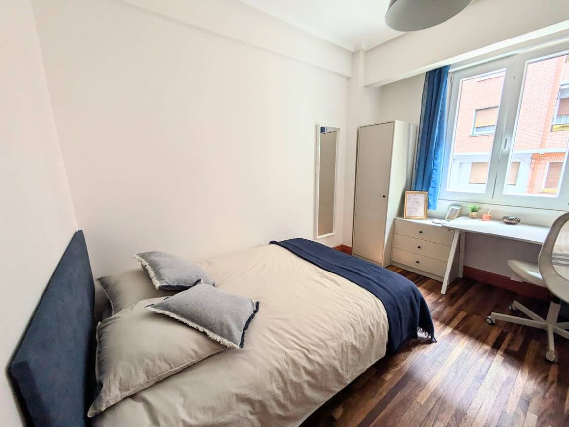 76 M² Private Room ∙ 1 Bedroom ∙ 3 Guests - Bilbao