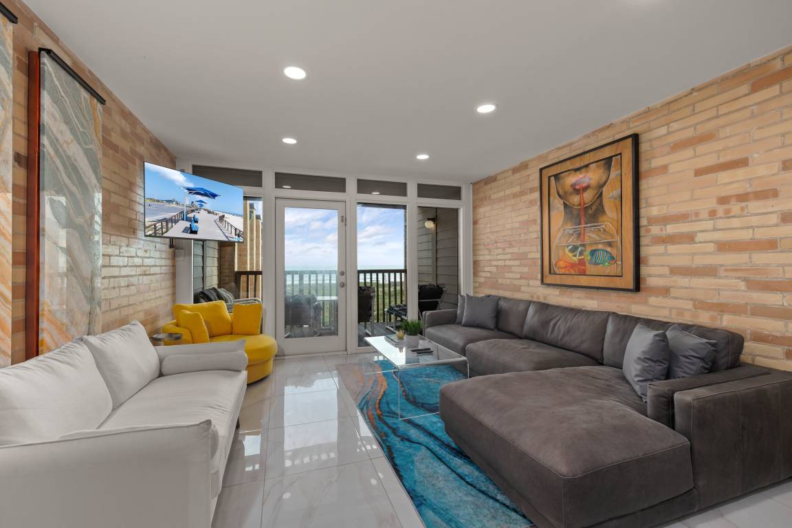 Condo ∙ 2 Bedrooms ∙ 6 Guests - On The Beach, South Padre Island
