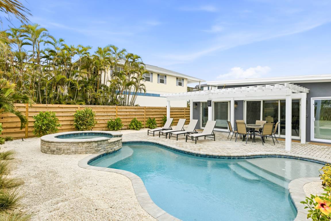 177 M² House ∙ 4 Bedrooms ∙ 8 Guests - Holmes Beach, FL