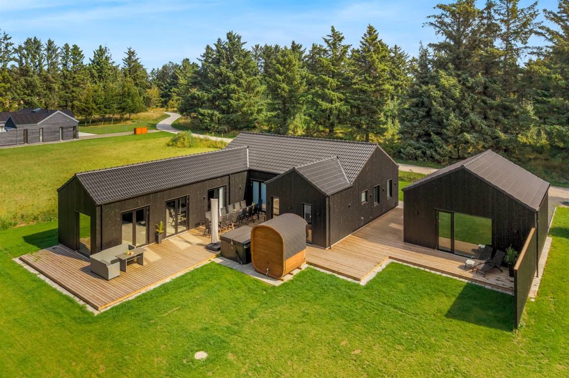 239 m&sup2; Ferienhaus 6 Schlafzimmer 14 G&auml;ste