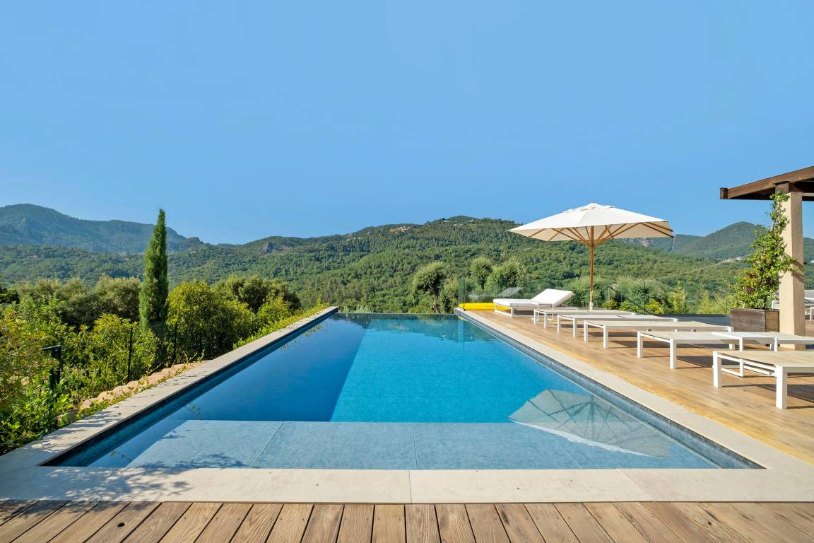 220 M² Huis ∙ 4 Slaapkamers ∙ 8 Gasten - Fréjus