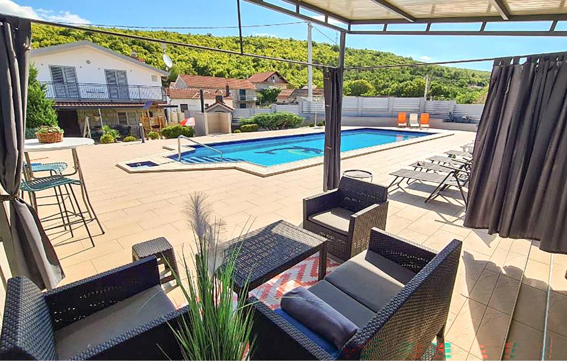 130 M² Maison De Vacances ∙ 4 Chambres ∙ 8 Personnes - Trilj