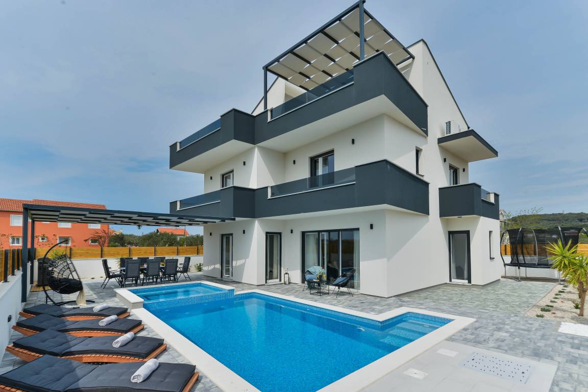 220 M² Villa ∙ 4 Chambres ∙ 8 Personnes - Zadar