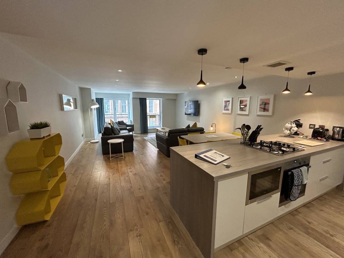 90 M² Apartment ∙ 2 Bedrooms ∙ 5 Guests - Glasgow Central Station
