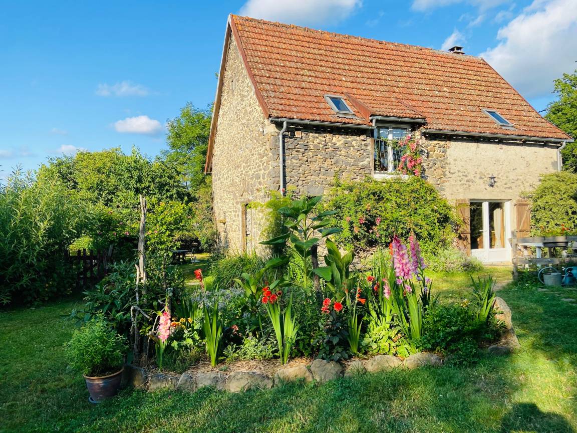 80 M² Huis ∙ 2 Slaapkamers ∙ 7 Gasten - Cantal