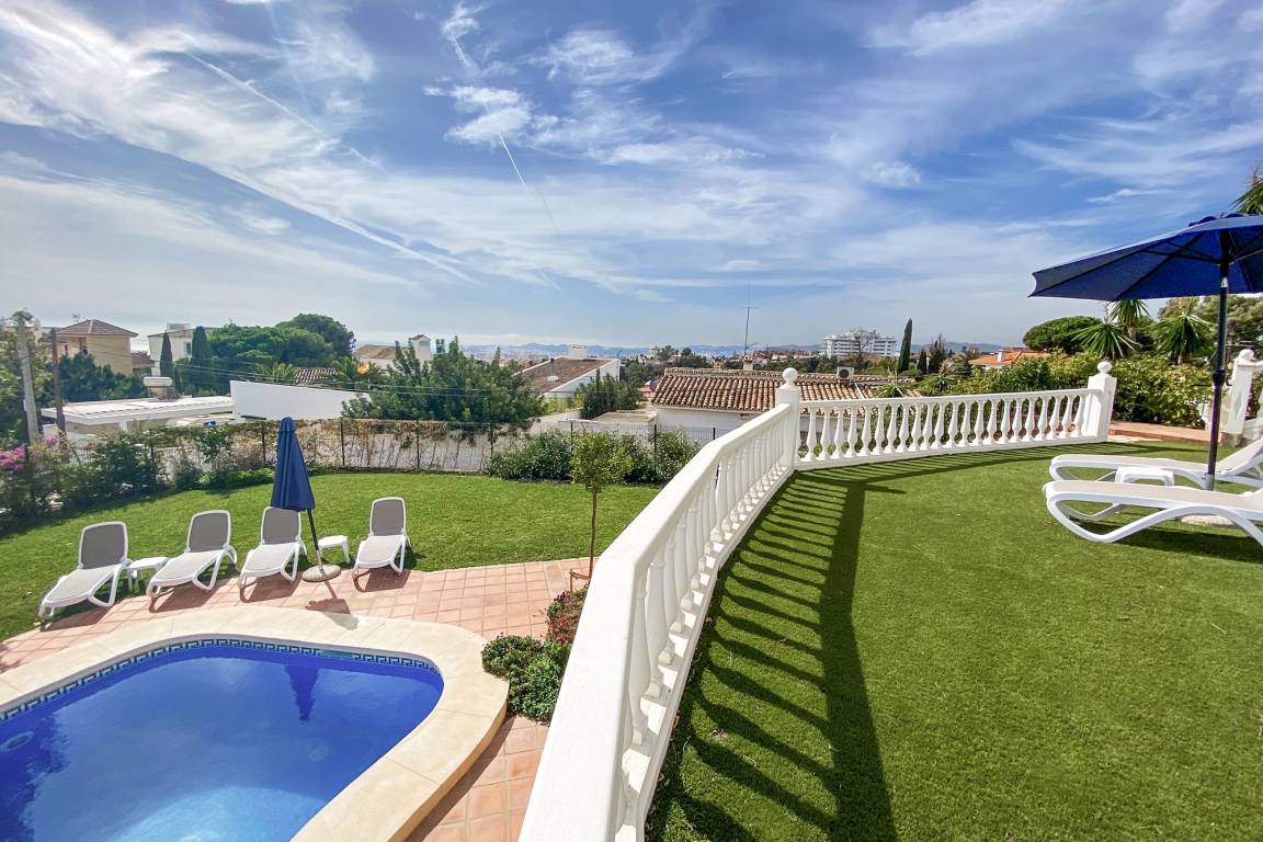 130 M² Ferienhaus ∙ 4 Schlafzimmer ∙ 8 Gäste - Fuengirola