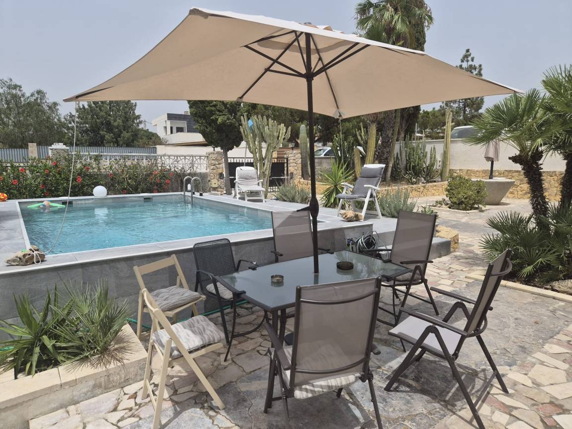 200 M² Villa ∙ 4 Habitaciones ∙ 7 Huéspedes - Alicante