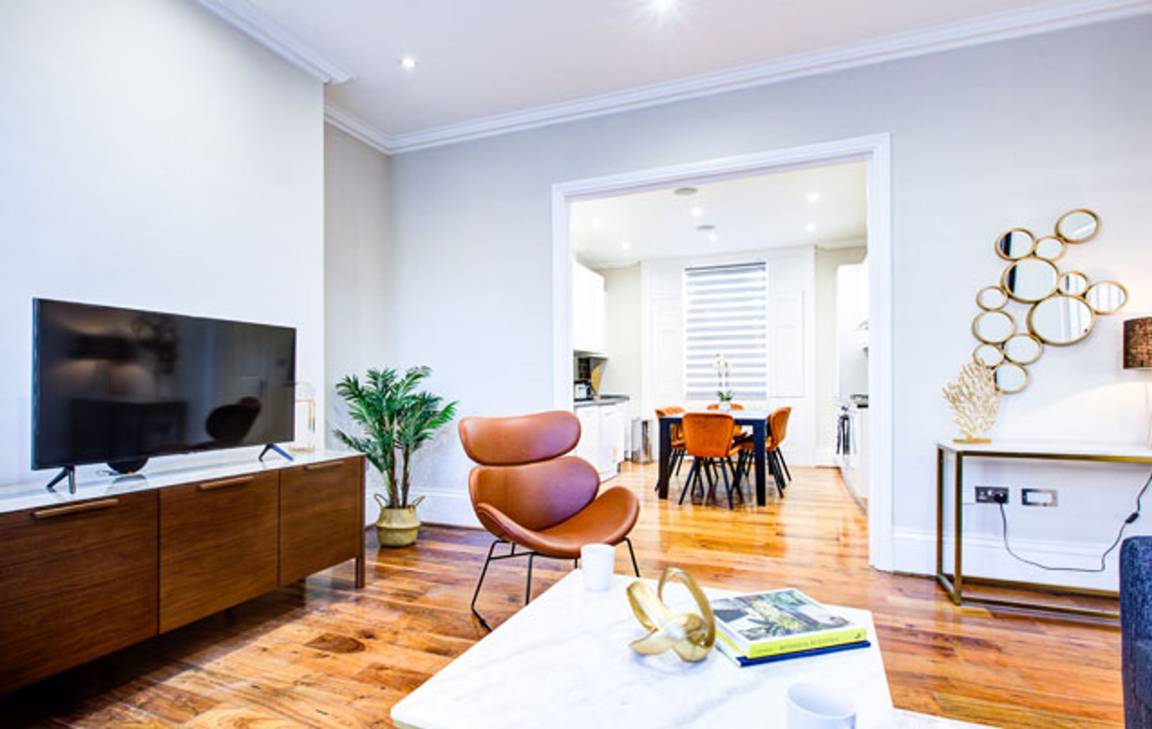 105 M² Apartment ∙ 2 Guests - Surbiton