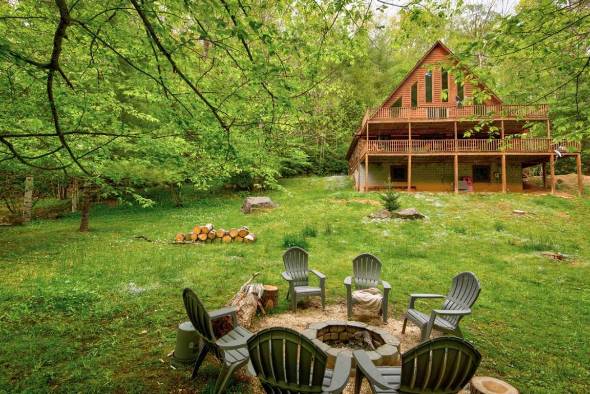 Cabin ∙ 2 Bedrooms ∙ 8 Guests - West Jefferson, NC