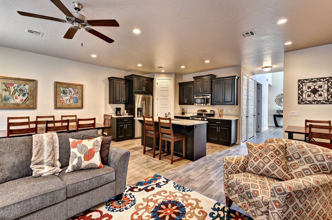 168 M² House ∙ 4 Bedrooms ∙ 10 Guests - St. George, USA
