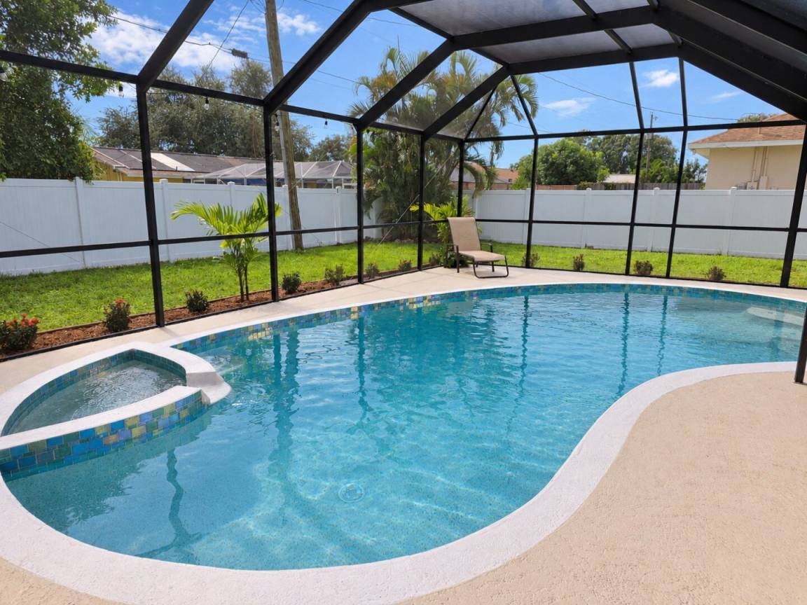116 M² House ∙ 3 Bedrooms ∙ 6 Guests - Englewood, FL
