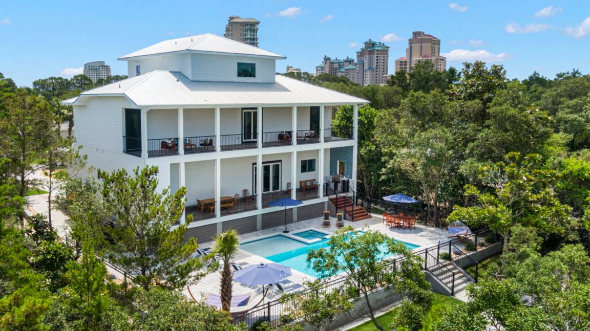 429 M² House ∙ 8 Bedrooms ∙ 20 Guests