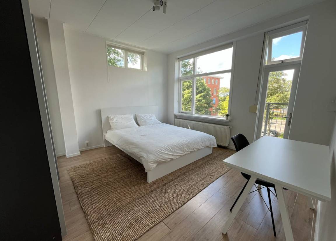76 M² Private Room ∙ 1 Bedroom ∙ 1 Guest - Rotterdam