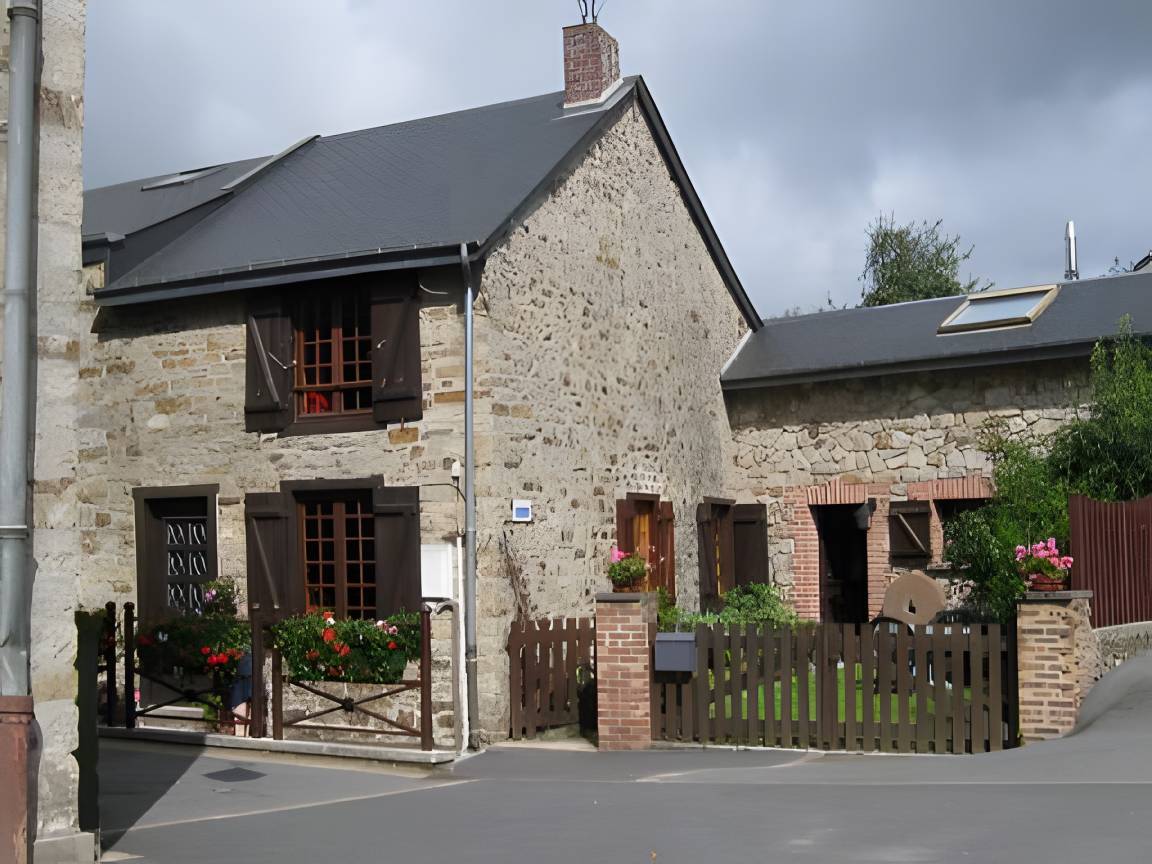 103 M² Cottage ∙ 2 Bedrooms ∙ 4 Guests - Ardennes