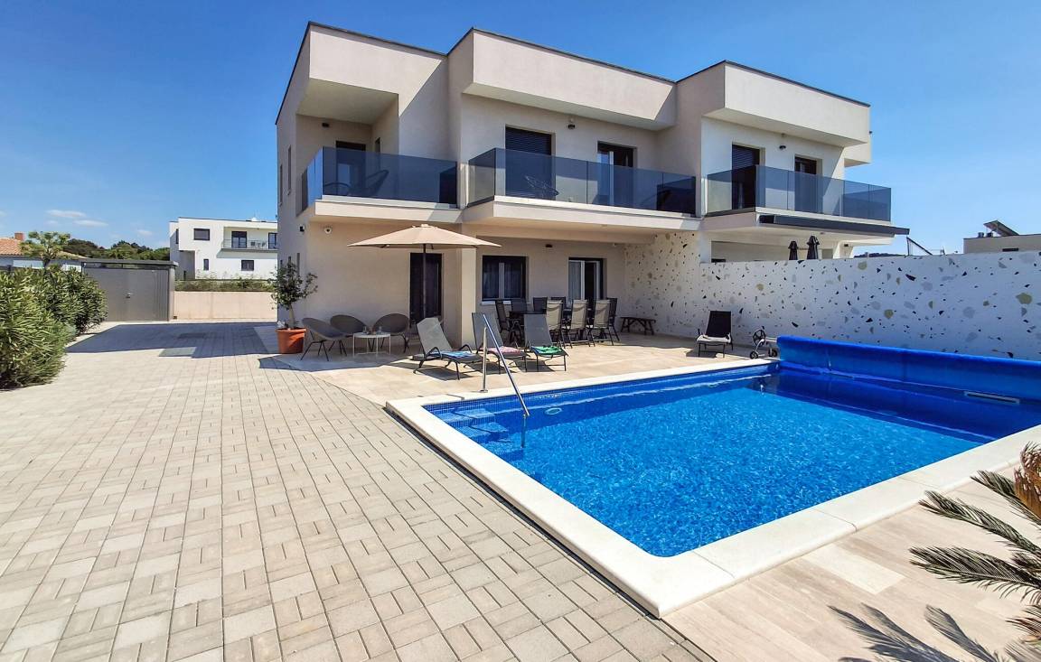 130 M² Dúplex ∙ 3 Habitaciones ∙ 7 Huéspedes - Pula