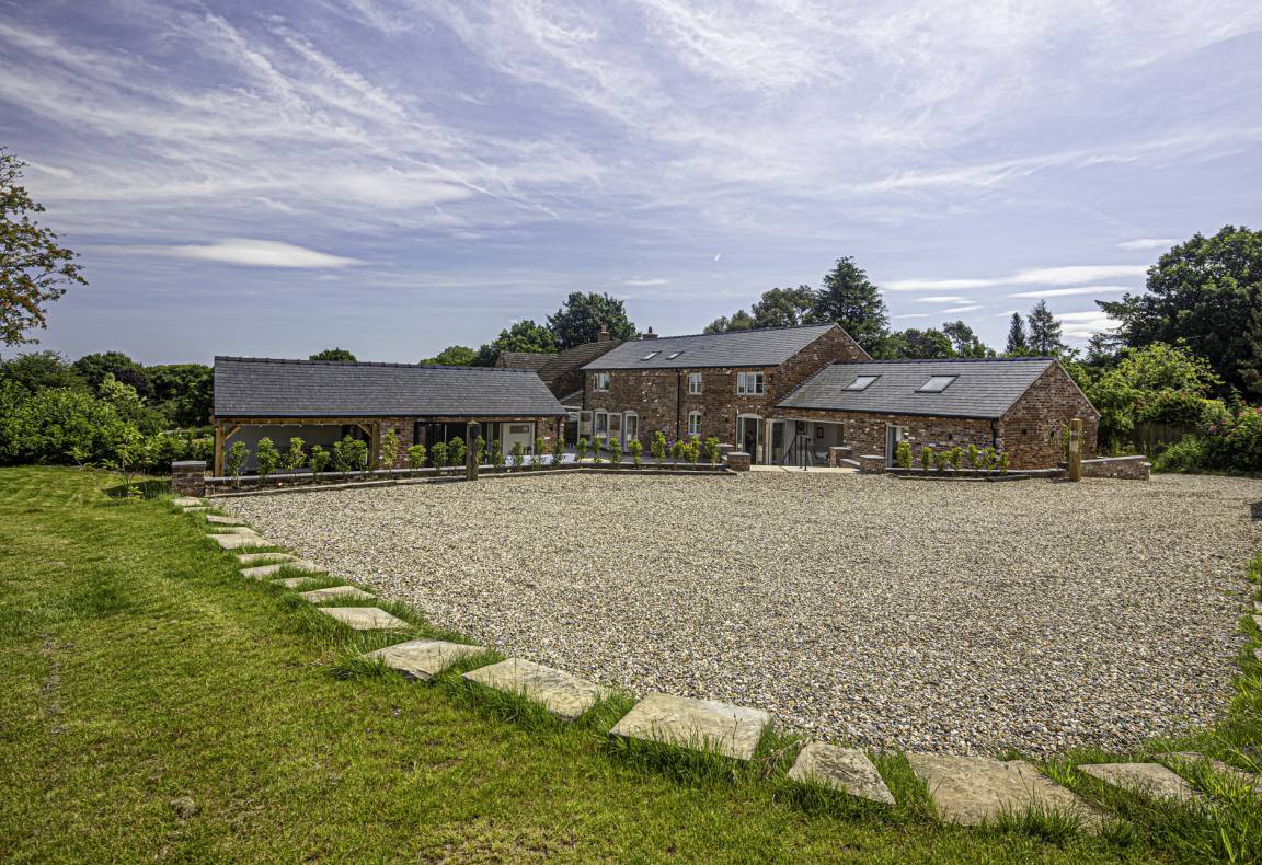 Cottage ∙ 6 Bedrooms ∙ 12 Guests - Northwich