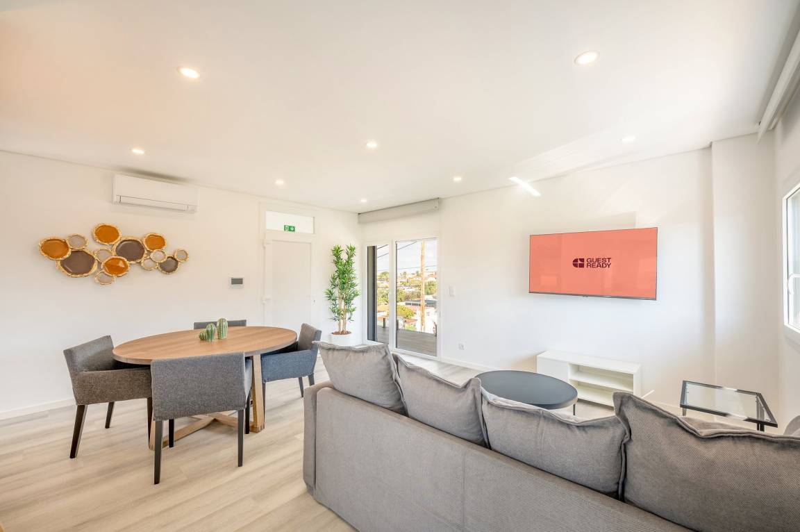 95 M² Apartamento ∙ 2 Habitaciones ∙ 6 Huéspedes - Almada
