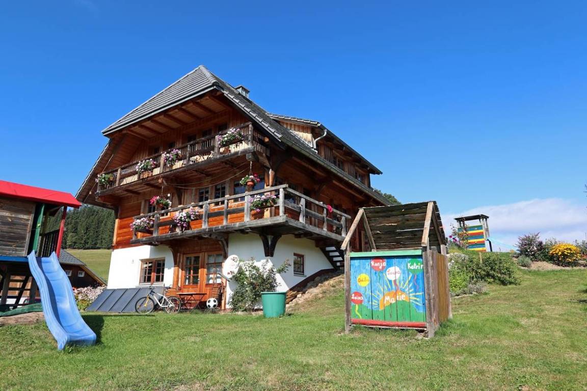 90 M² Ferienwohnung ∙ 2 Schlafzimmer ∙ 5 Gäste - Breitnau