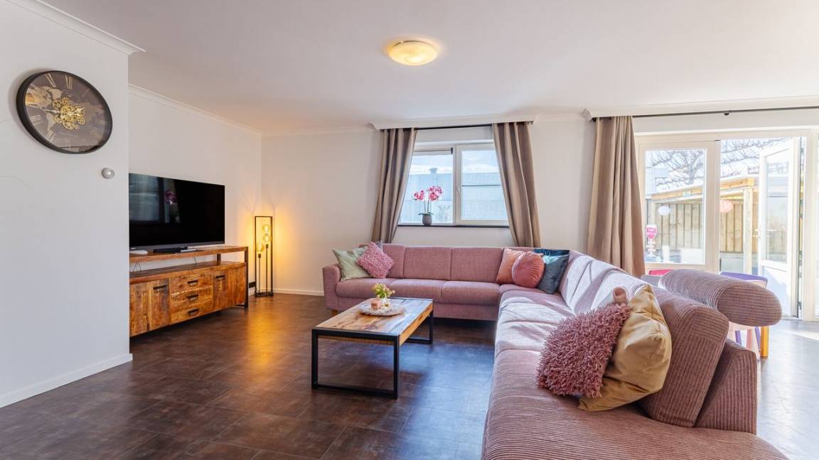 200 M² Ferienhaus ∙ 4 Schlafzimmer ∙ 8 Gäste - Bruinisse
