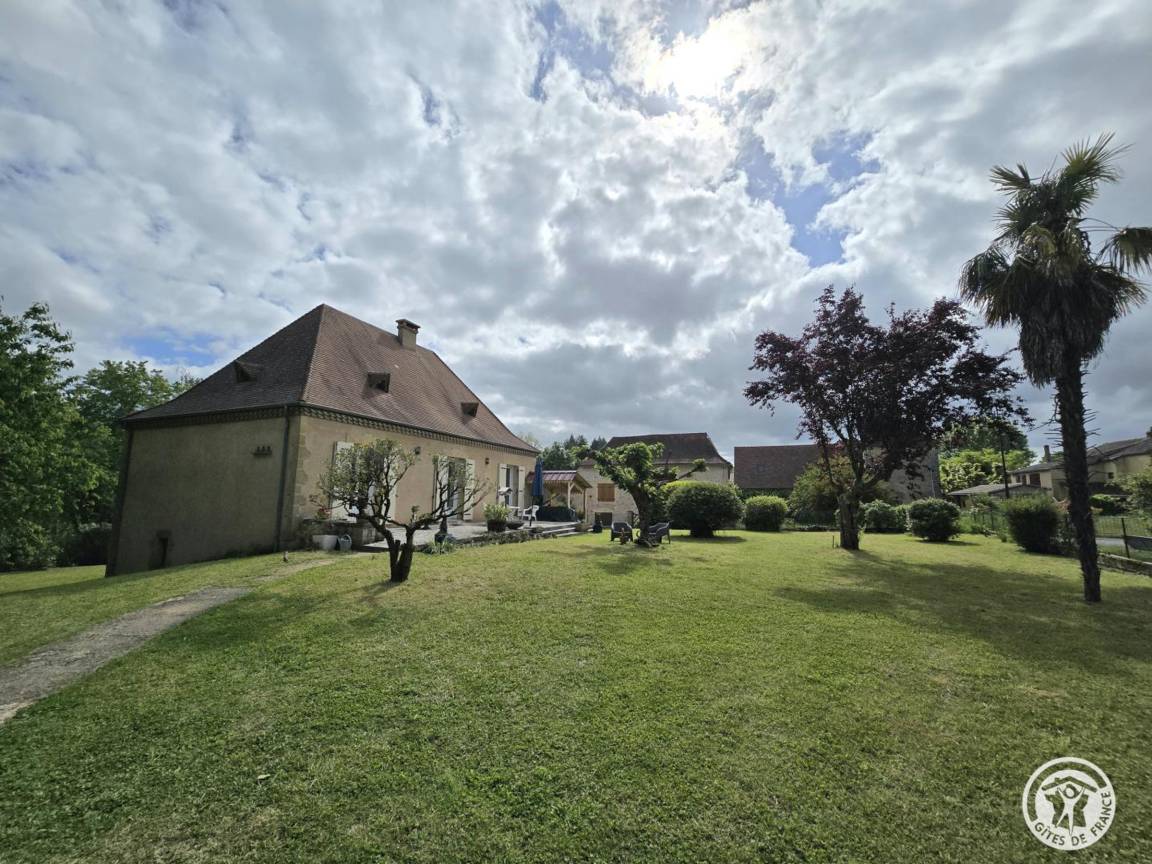 90 M² Cottage ∙ 2 Bedrooms ∙ 4 Guests - Dordogne