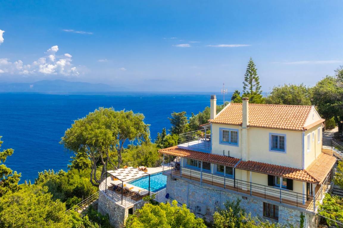 240 M² Villa ∙ 5 Bedrooms ∙ 10 Guests - Paxos