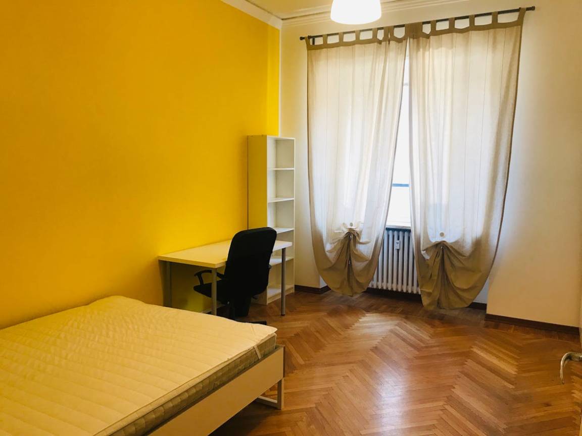 79 M² Apartment ∙ 3 Bedrooms ∙ 1 Guest - Turin