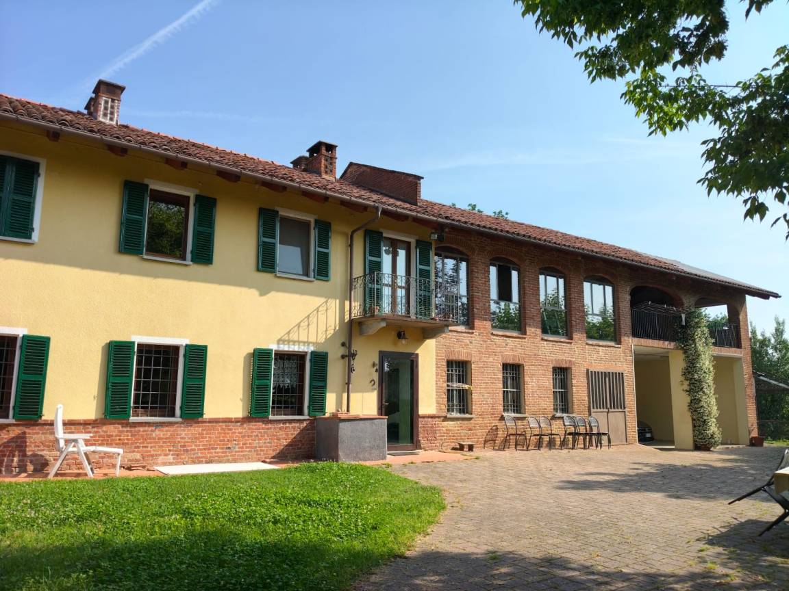 250 M² House ∙ 3 Bedrooms ∙ 8 Guests - Asti