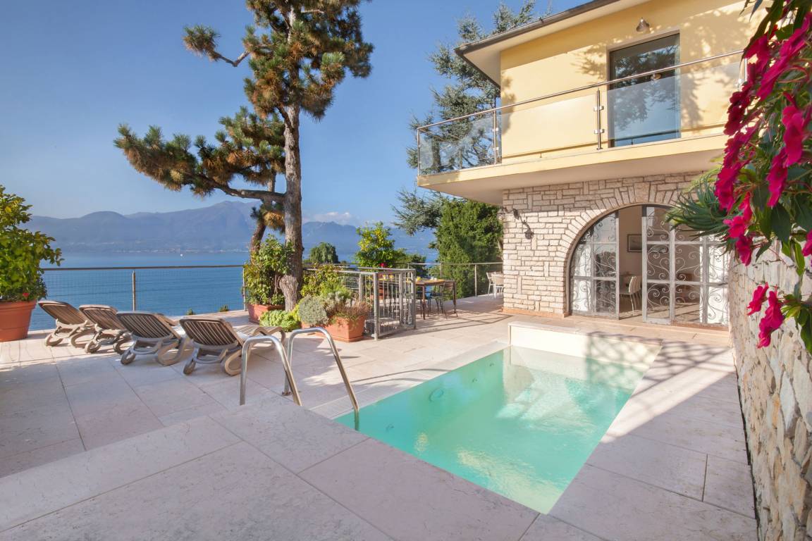 260 M² Villa ∙ 6 Bedrooms ∙ 12 Guests - Garda