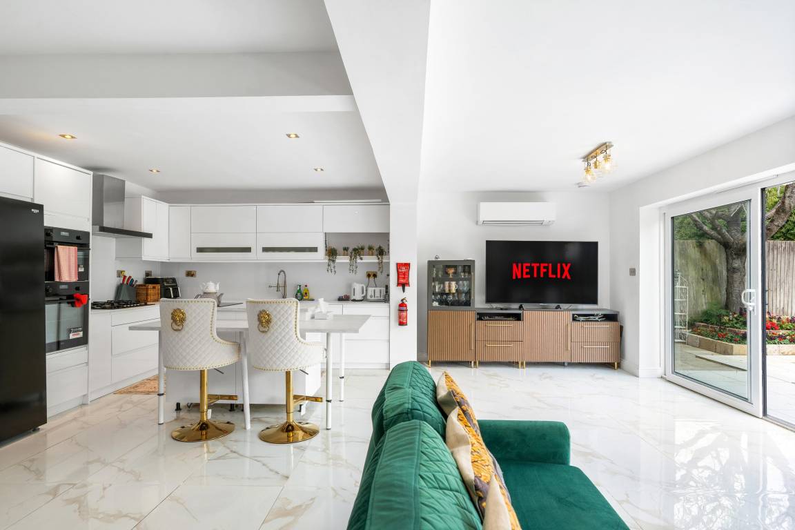 198 M² House ∙ 4 Bedrooms ∙ 10 Guests - Brighton Marina