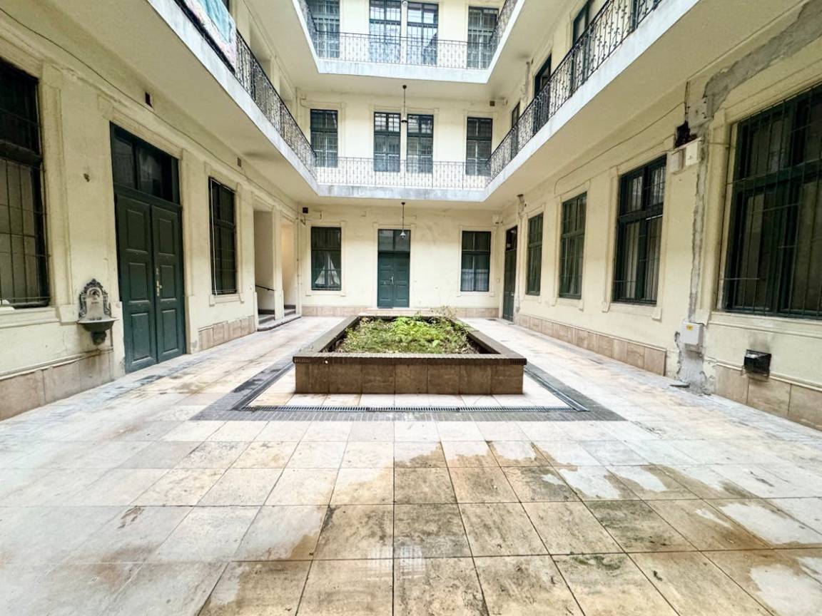 140 M² Apartment ∙ 6 Bedrooms ∙ 12 Guests - Budapest