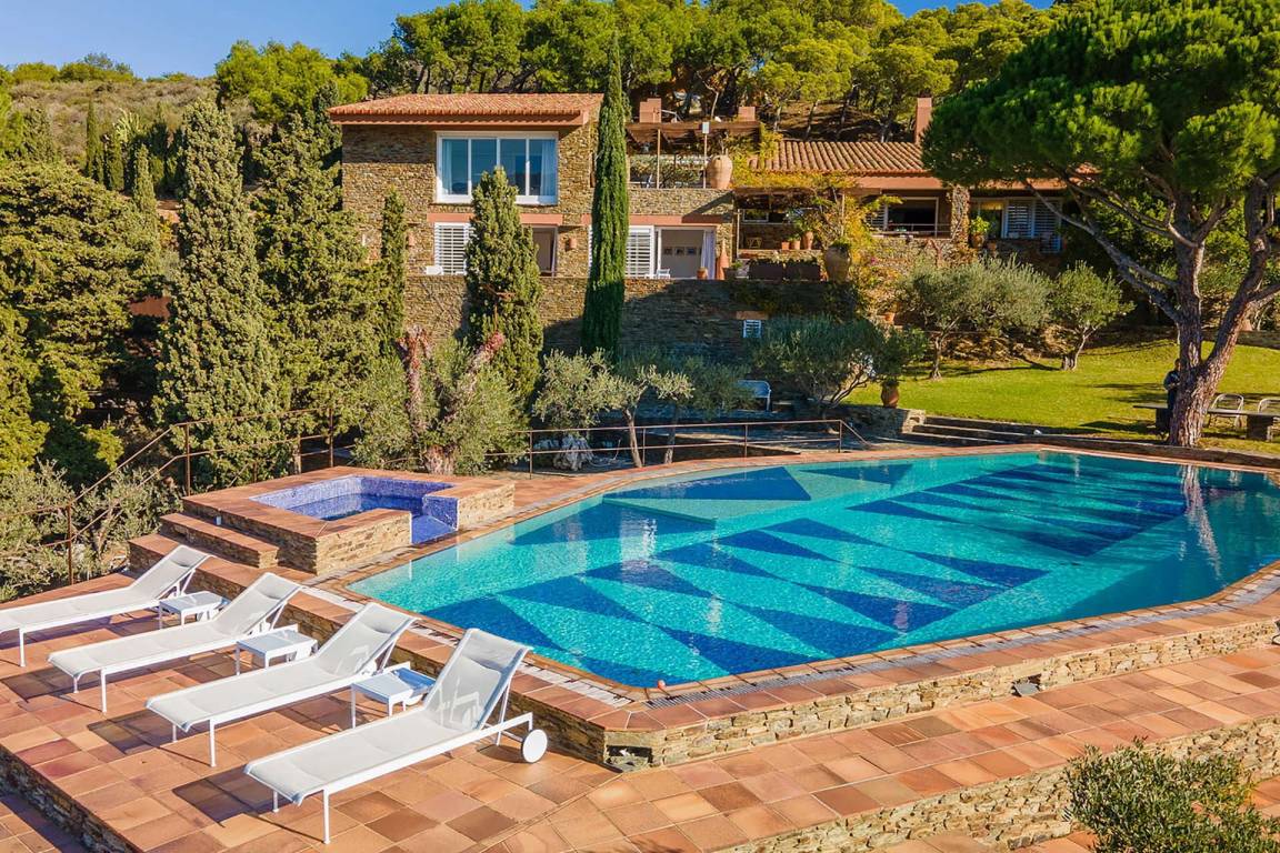 Villa ∙ 7 Bedrooms ∙ 16 Guests - Cadaqués