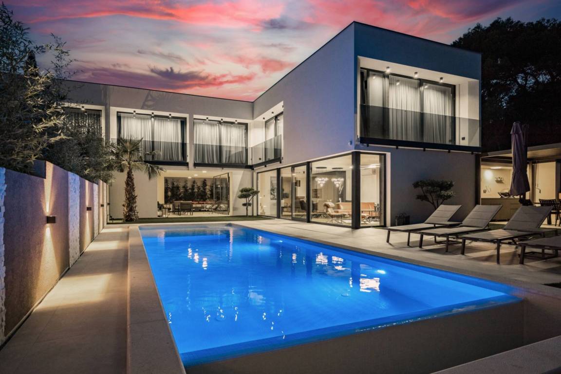220 M² Villa ∙ 4 Schlafzimmer ∙ 8 Gäste - Medulin