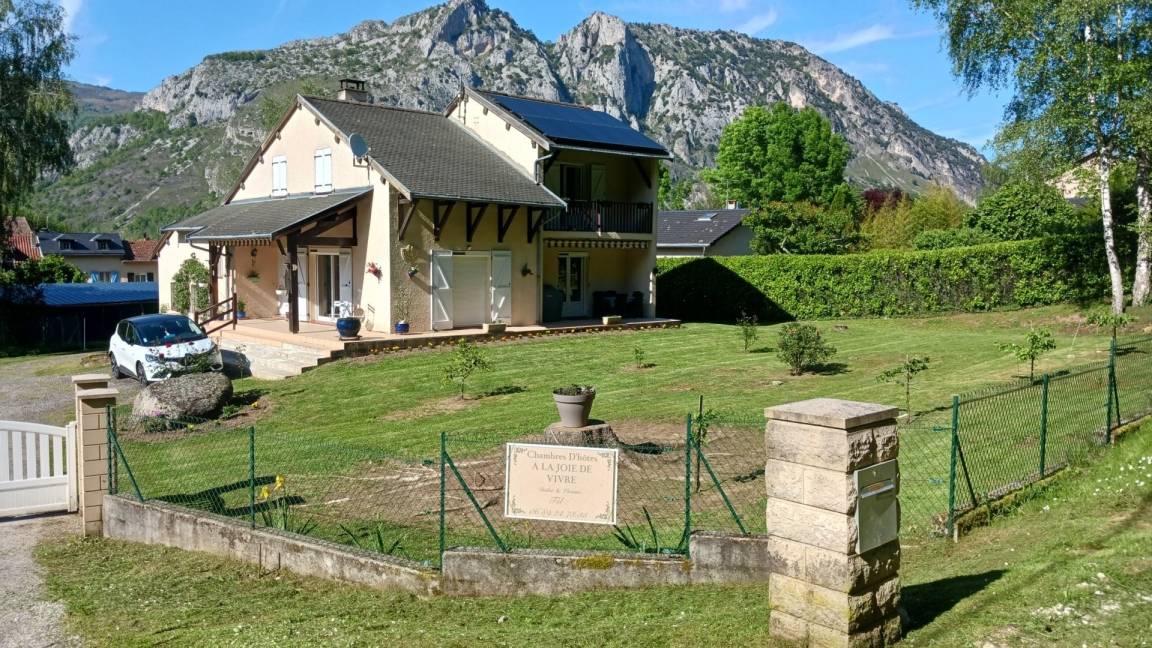 22 M² Chambre D'hôtes ∙ 1 Chambre ∙ 2 Personnes - Tarascon-sur-Ariège