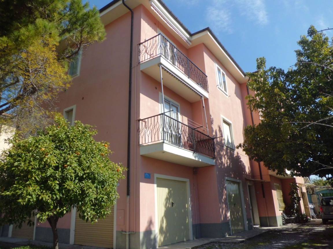 90 M² Ferienwohnung ∙ 1 Schlafzimmer ∙ 5 Gäste - San Bartolomeo al Mare