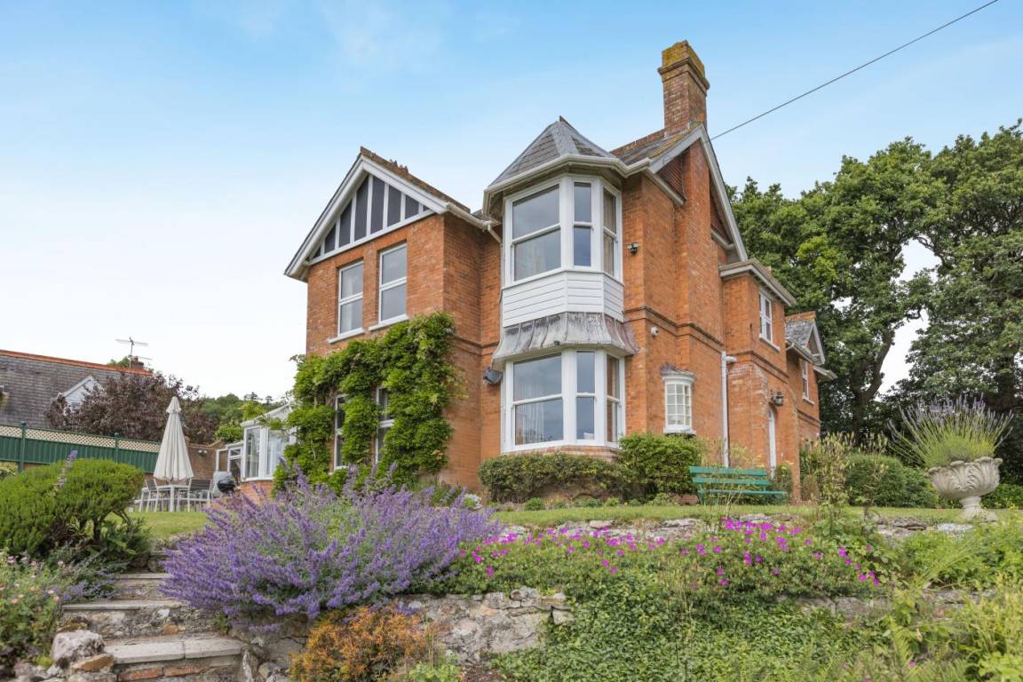 Cottage ∙ 7 Bedrooms ∙ 13 Guests - Seaton