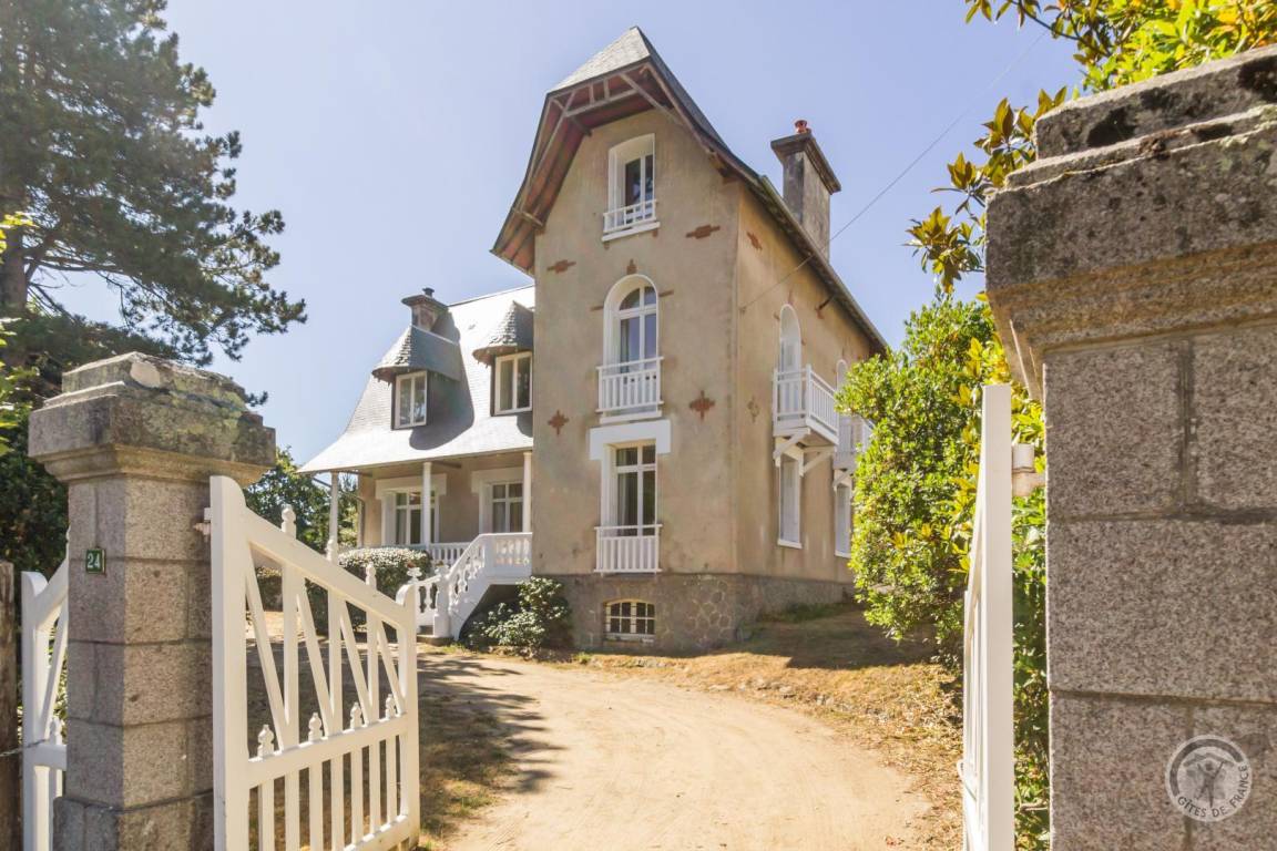 202 M² Gîte ∙ 6 Bedrooms ∙ 15 Guests - Jullouville