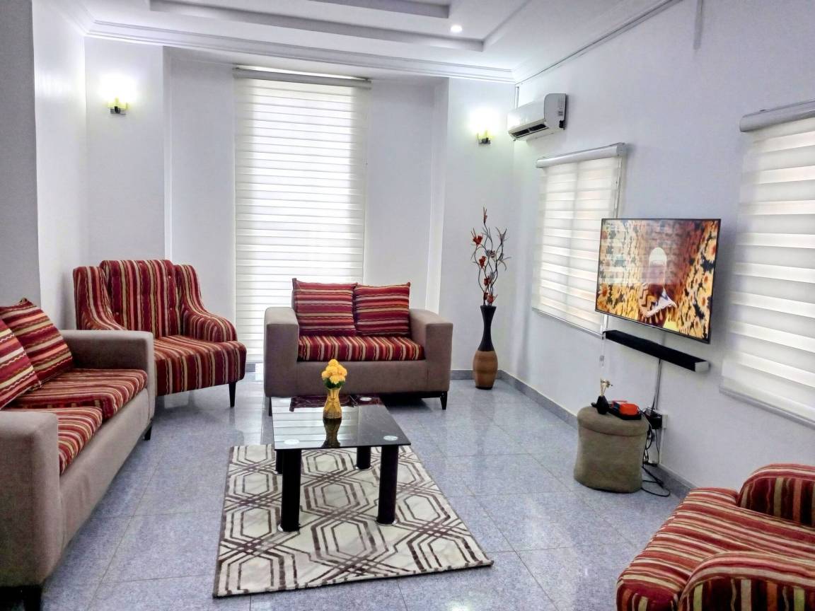 150 M² Apartment ∙ 2 Bedrooms ∙ 6 Guests - Abuja