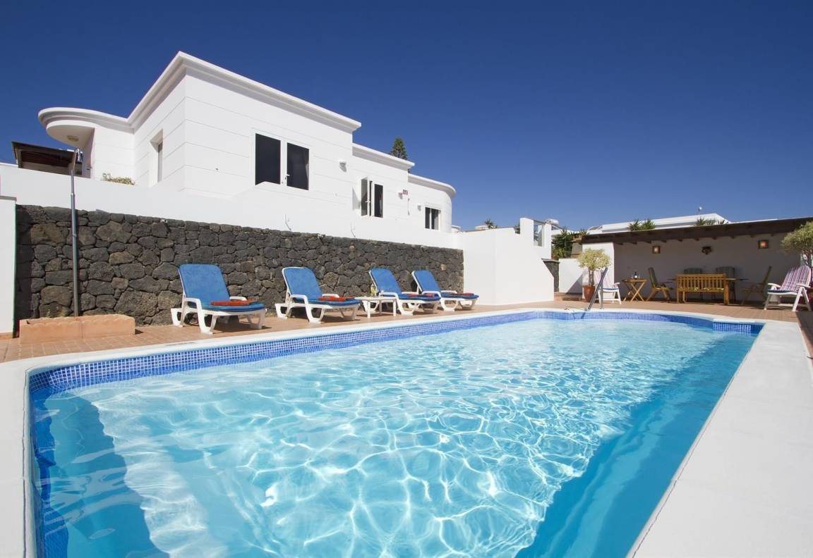 160 M² Villa ∙ 3 Bedrooms ∙ 6 Guests - Puerto del Carmen