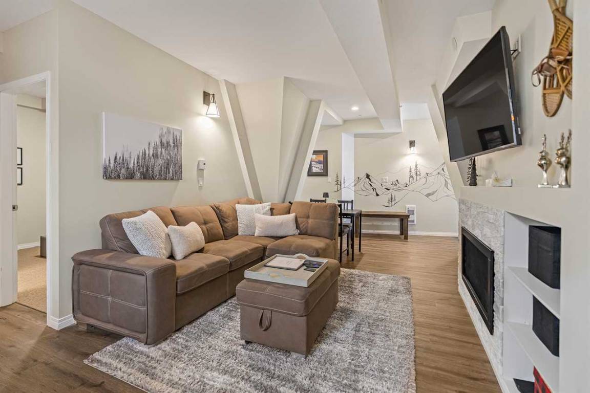 Hotel ∙ 2 Bedrooms ∙ 6 Guests - British Columbia