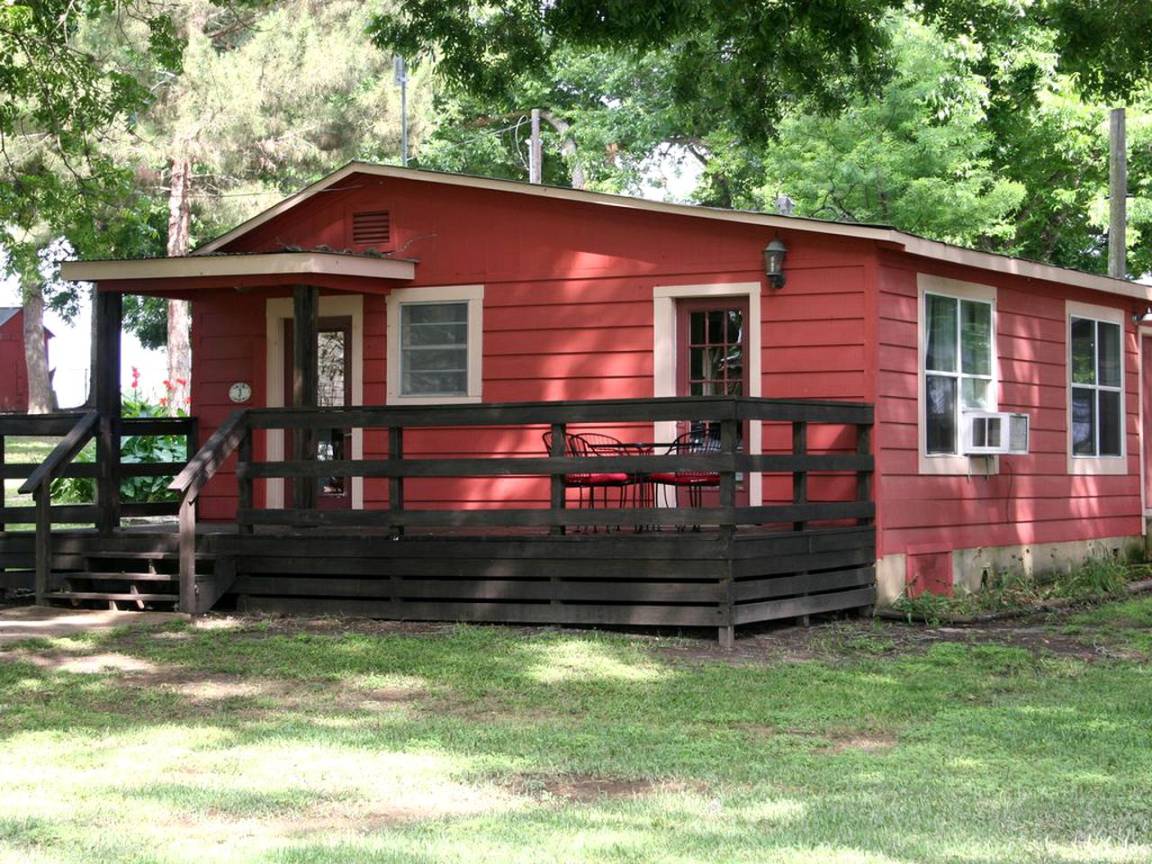 House ∙ 3 Bedrooms ∙ 10 Guests - New Braunfels, TX