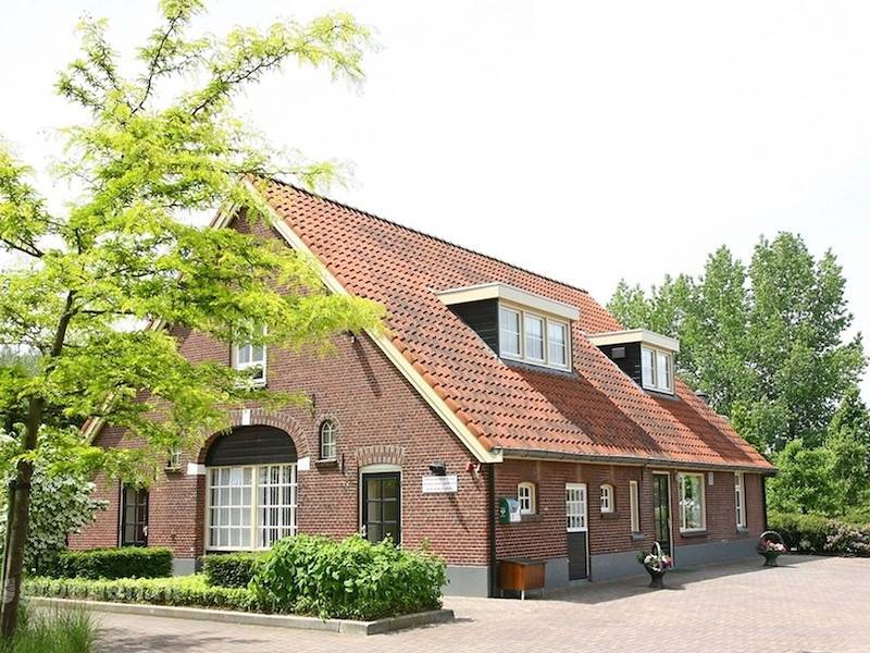 Huis ∙ 6 Slaapkamers ∙ 26 Gasten - Almelo