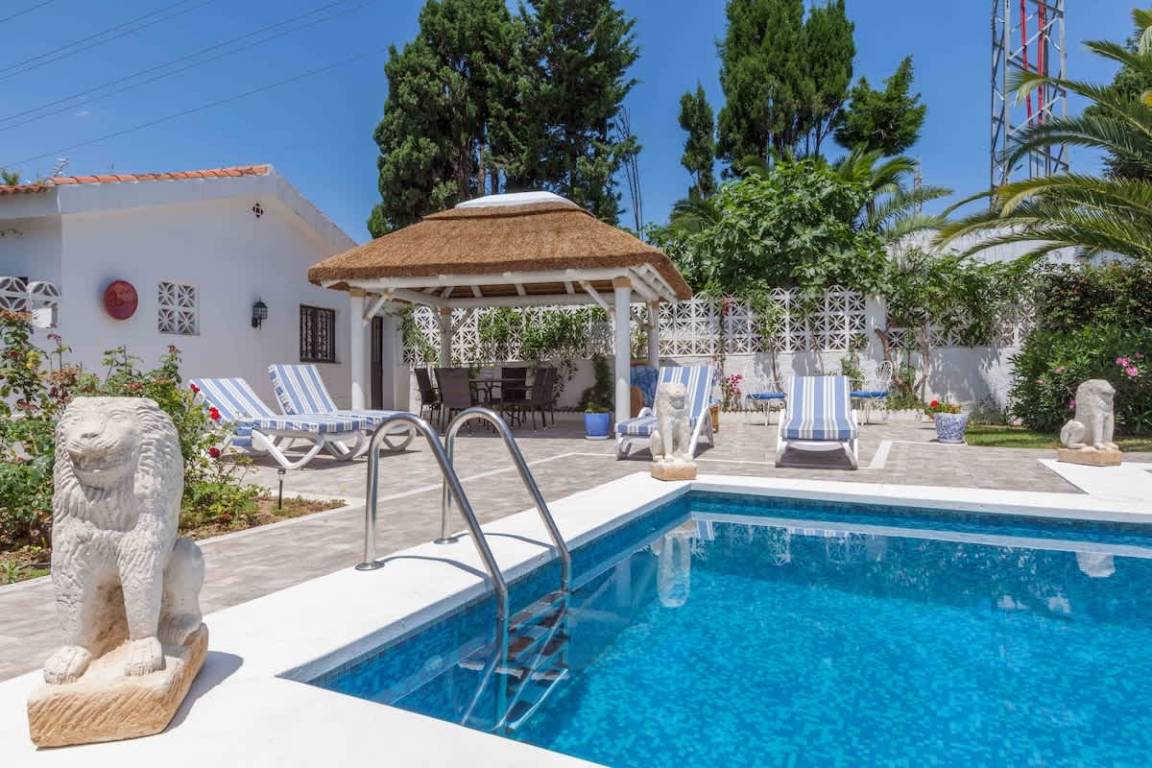 164 M² Ferienhaus ∙ 4 Schlafzimmer ∙ 9 Gäste - Fuengirola