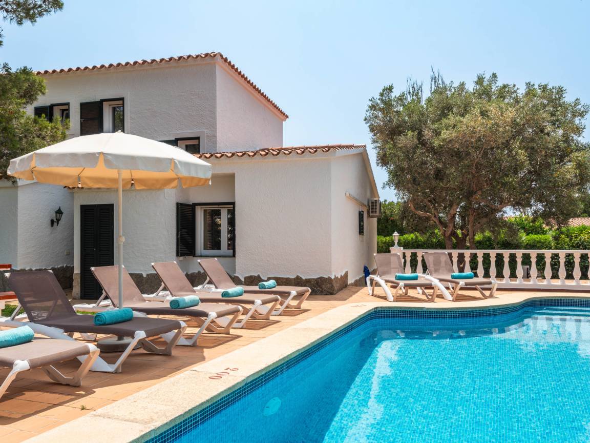 135 M² Villa ∙ 4 Bedrooms ∙ 8 Guests - Minorca