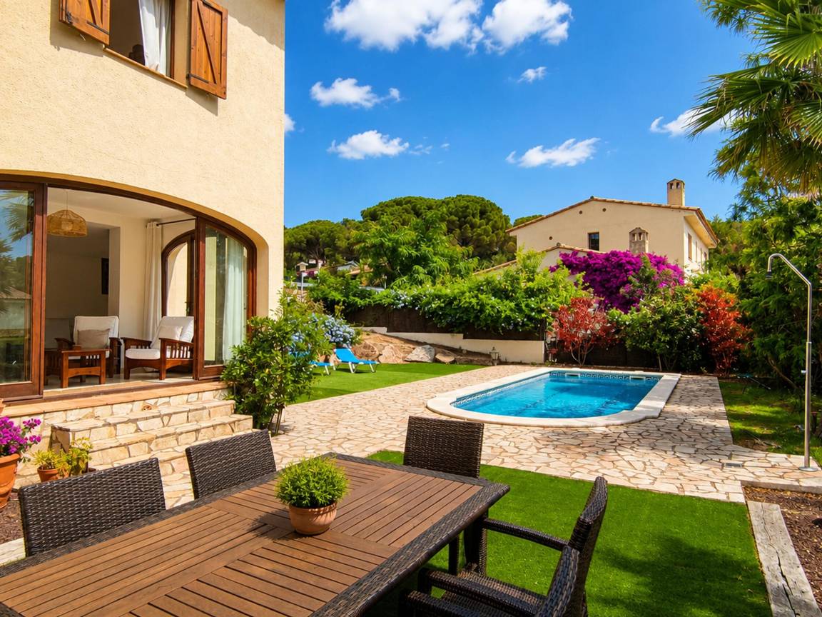 141 M² Ferienhaus ∙ 4 Schlafzimmer ∙ 6 Gäste - Vall-llobrega