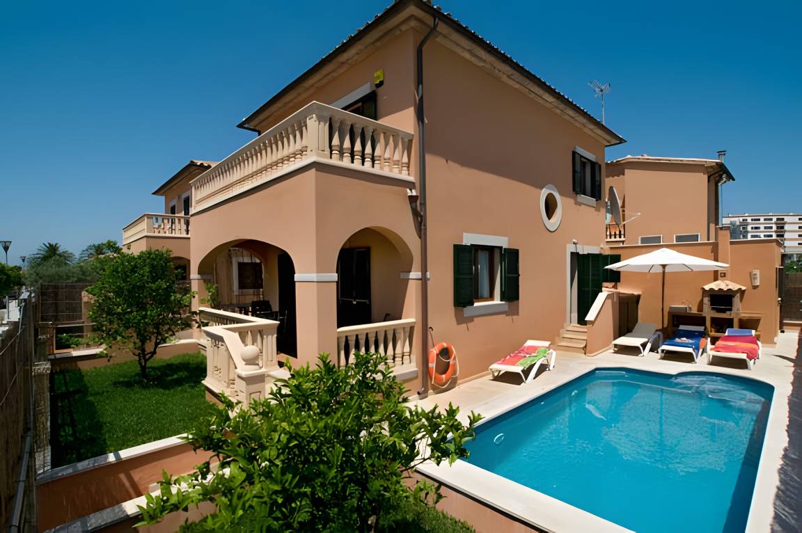 120 M² Villa ∙ 3 Bedrooms ∙ 5 Guests - Alcúdia