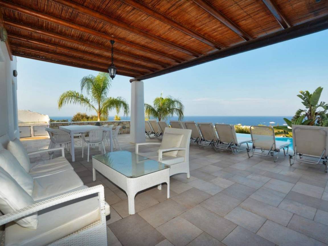 250 M² House ∙ 5 Bedrooms ∙ 12 Guests - Protaras