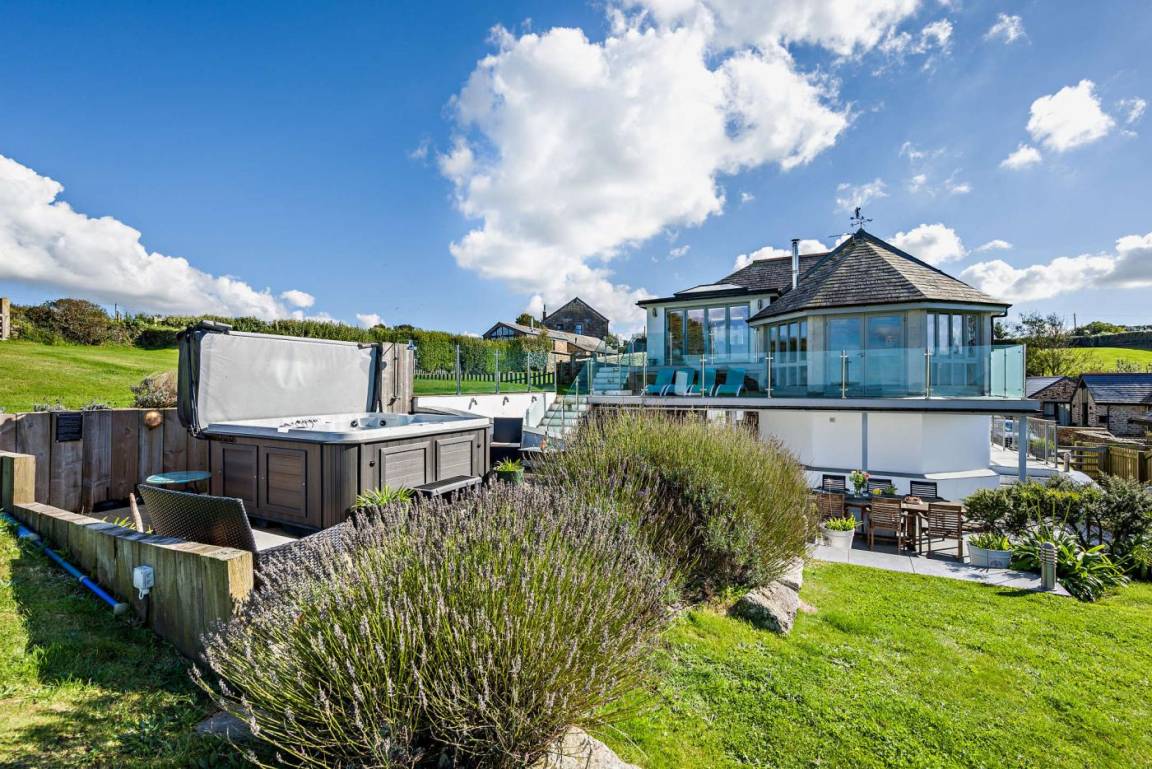 Cottage ∙ 5 Bedrooms ∙ 10 Guests - Polzeath Beach